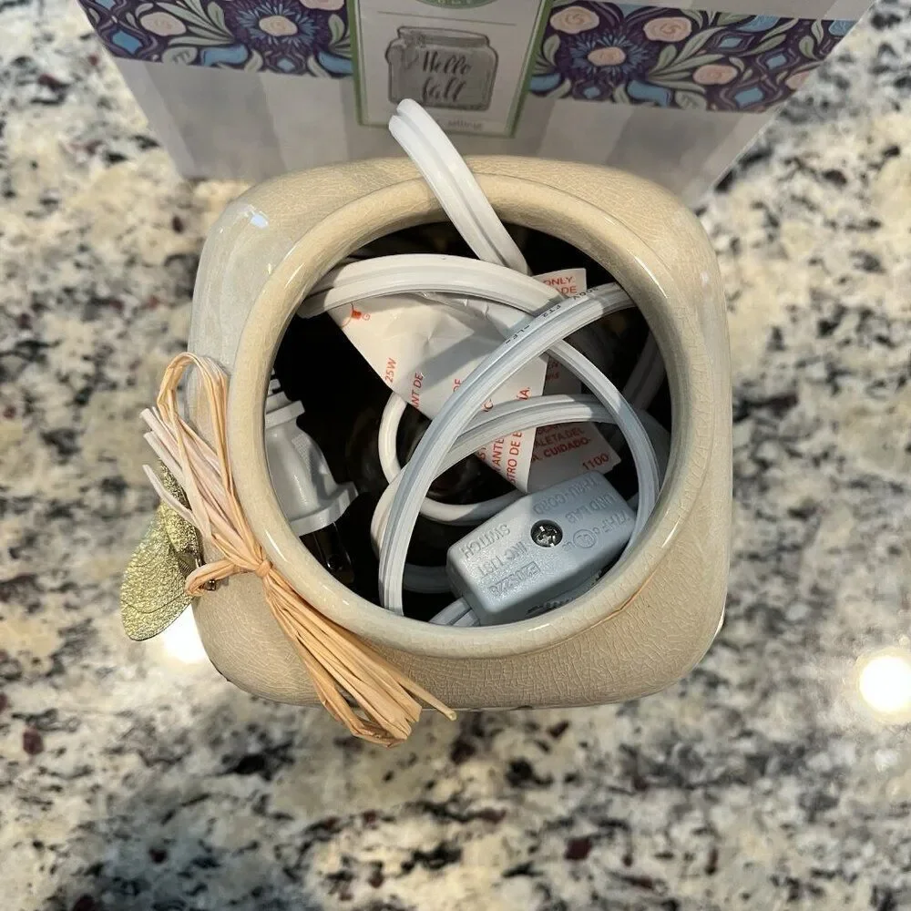 SCENTSY Warmer - FALL IS CALLING - Hello Fall Full Size WARMER